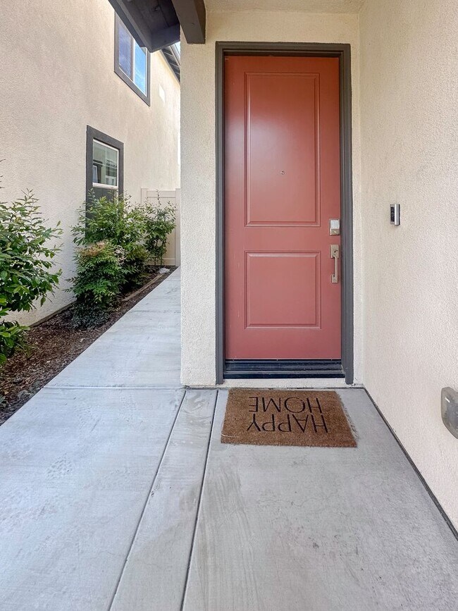 Building Photo - Beautiful Newer Construction,Townhome, 3 Bedroom / 2 Bathroom Home FOR RENT