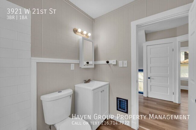 Building Photo - 3921 W 21st St