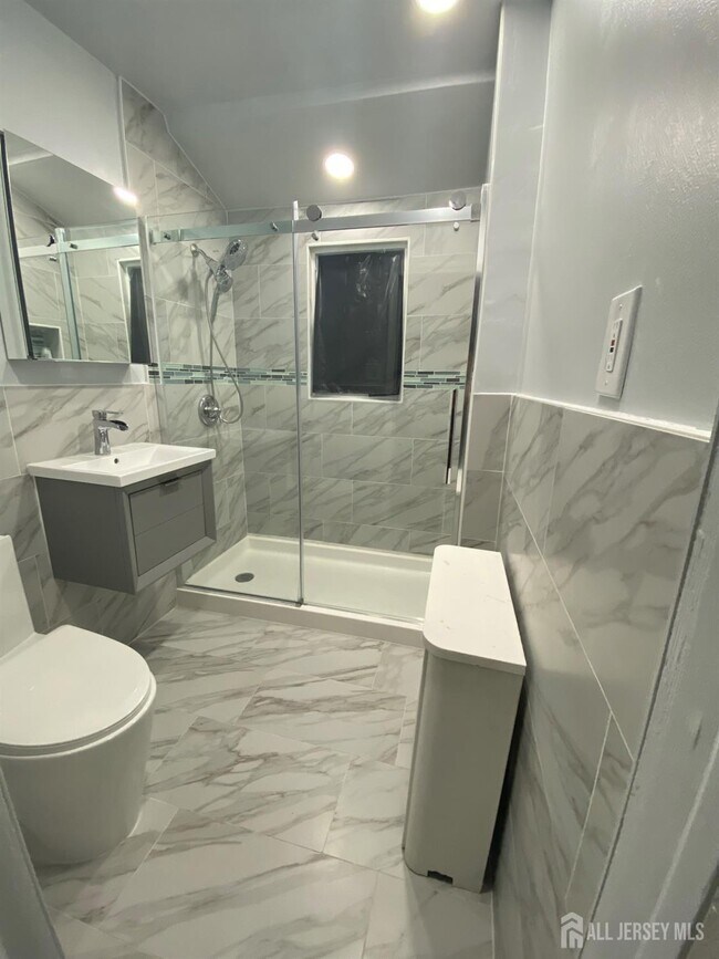 Building Photo - 421 Brace Ave