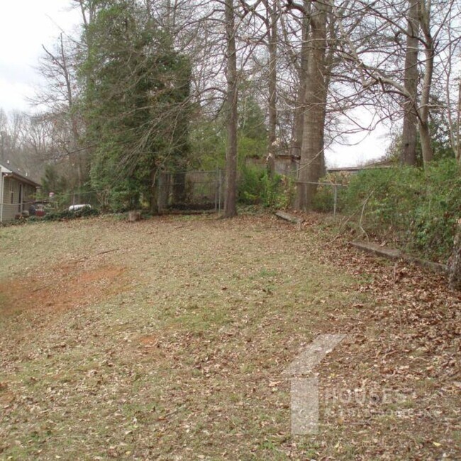 Building Photo - 27 Flower Dr
