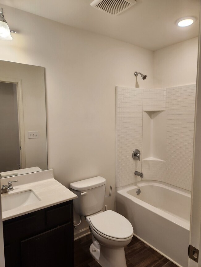 Building Photo - Home Sweet Home!