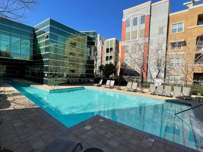 Building Photo - Available NOW!-2 Bedroom Unit in Manhattan Guard Gated Community!