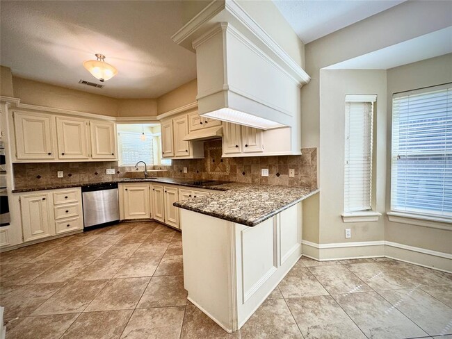 Building Photo - 119 Shadow Wood Dr