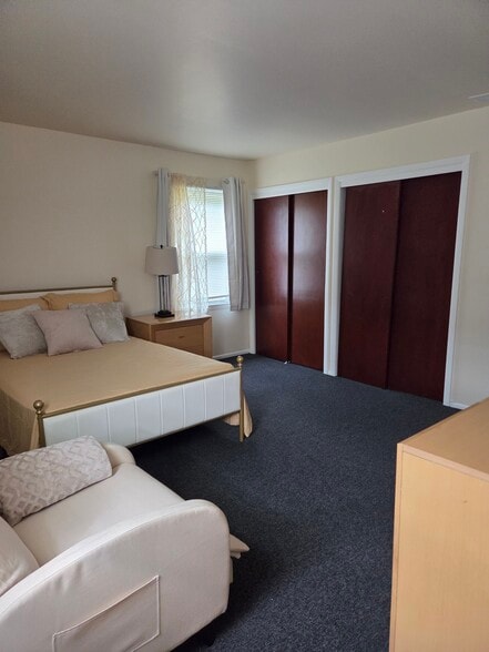 Building Photo - 213 E 9th Ave