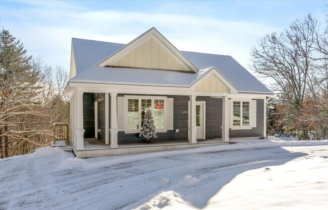 Building Photo - 639 E Broadway