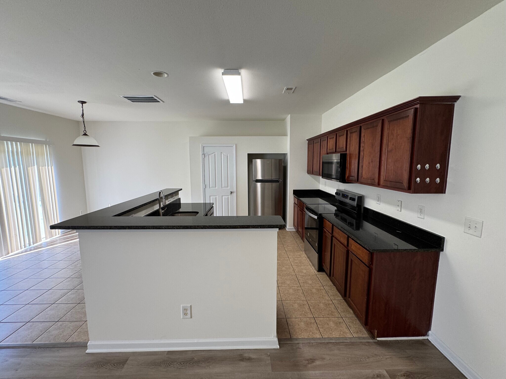 Building Photo - 6718 Sequoia Hills Dr