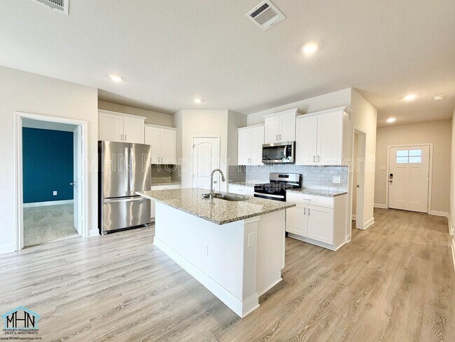 Building Photo - 1405 Redwood Crk