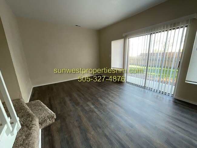 Building Photo - 2 Bedroom, 1.5 Bathroom with Garage