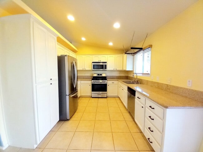 Building Photo - Spacious 3 bedroom, 2 bath with bonus room in Indian Cove