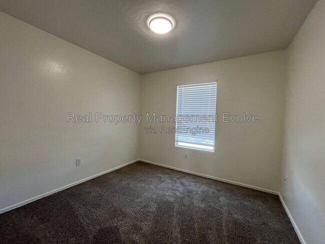 Building Photo - 7347 N 72nd Dr