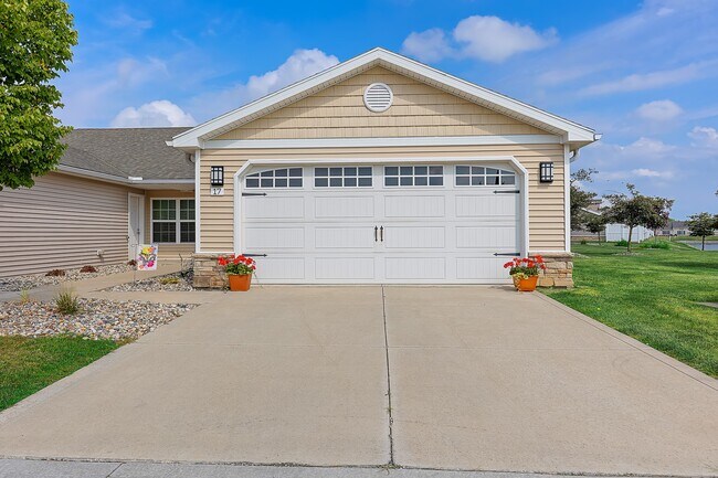 Building Photo - Redwood Perrysburg Woodmont Drive