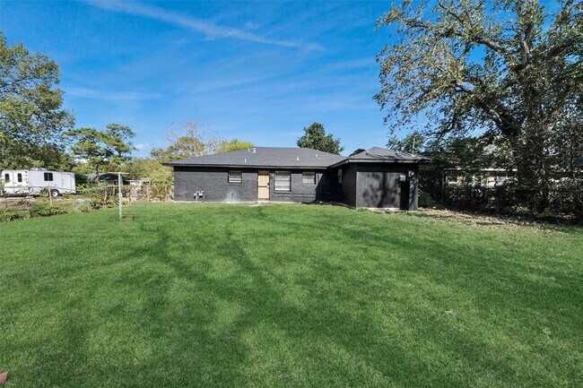 Building Photo - 5606 Elmlawn Dr