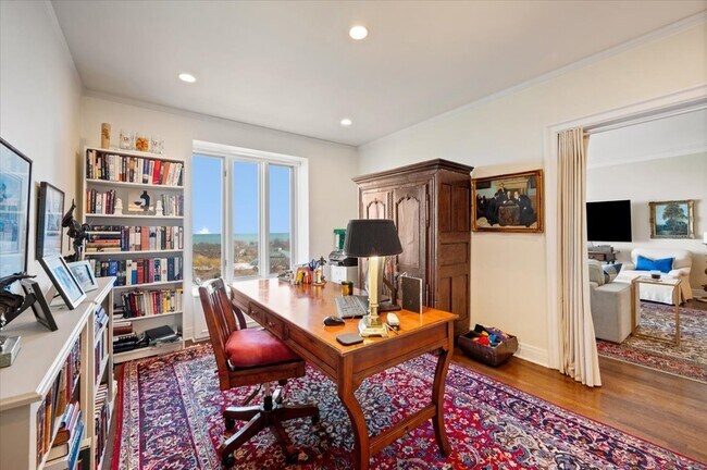 Building Photo - 2130 N Lincoln Park W