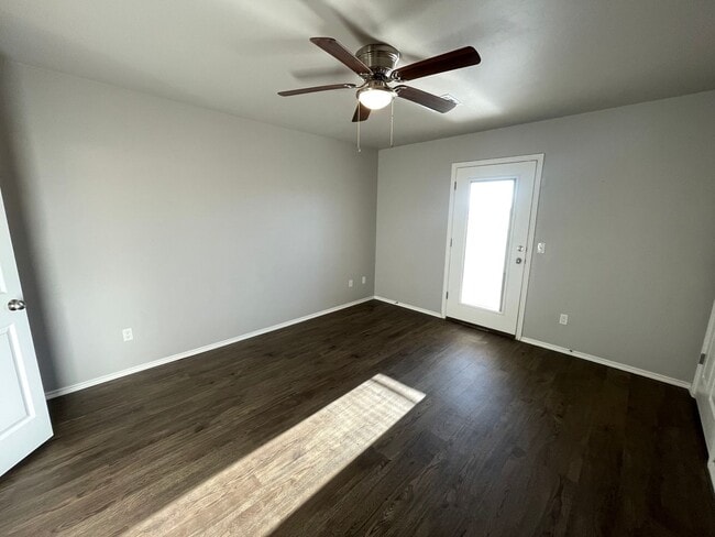 Building Photo - 55+ Community! 2 bedrooms, 2 full bathrooms, stainless appliances, quiet safe community for ages ...