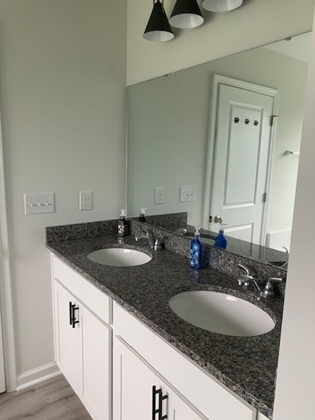 Building Photo - 7114 Luna Mae Ct