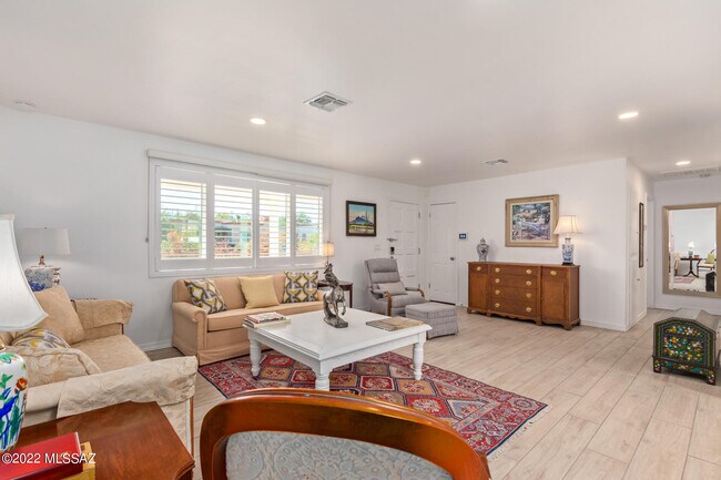 Building Photo - 434 S Vista Del Rio