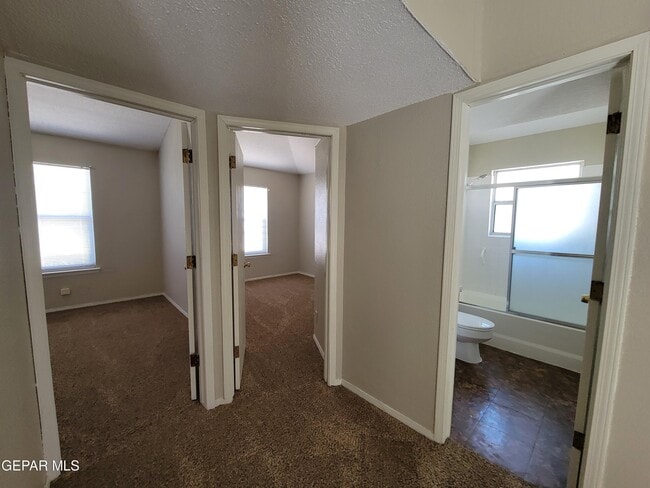 Building Photo - 3200 Mountain Ridge Dr