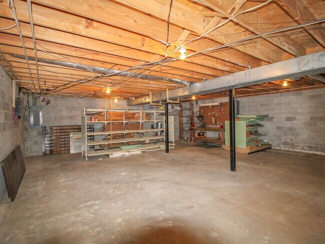 Building Photo - Nice Home in Rogersville!