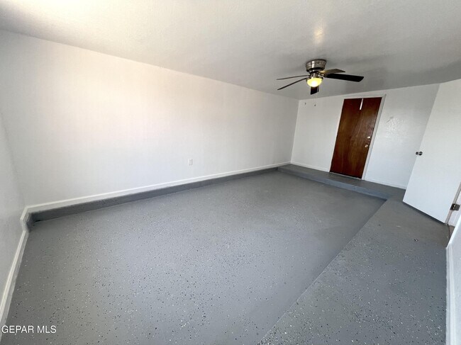 Building Photo - 10009 Jamaica St