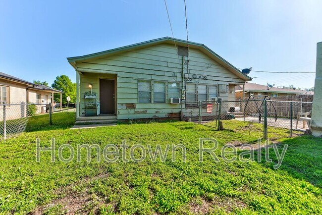 Building Photo - 527 W Dill St