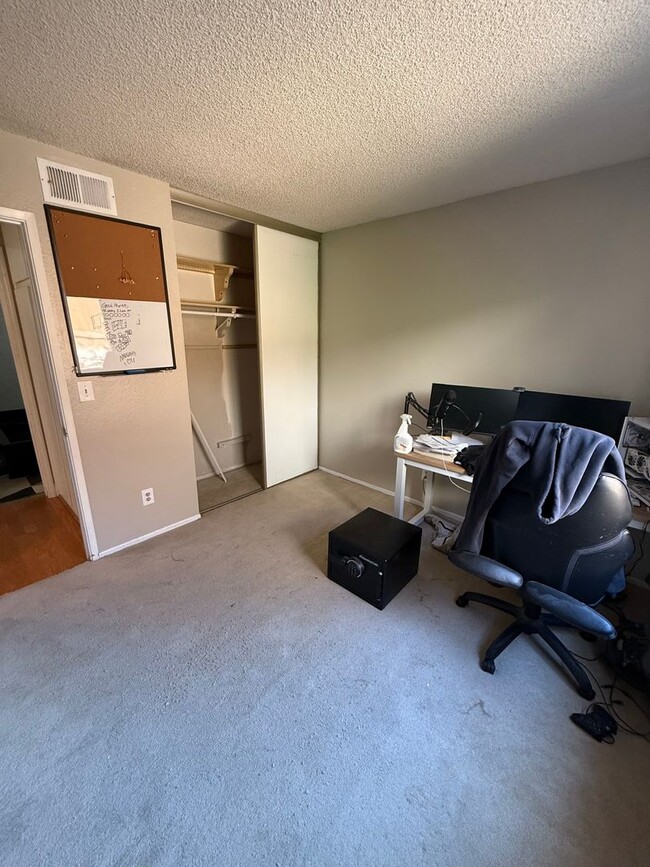 Building Photo - New Photos! Lovely One Level home in Valen...