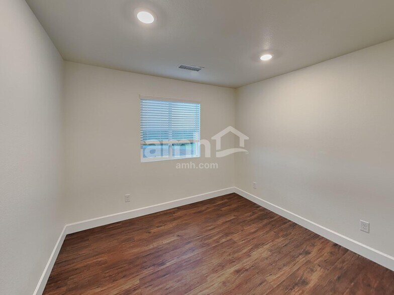 Building Photo - 14982 W 82nd Pl