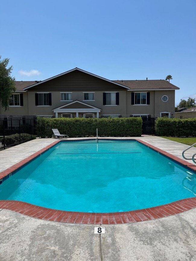 Building Photo - Welcome to the Rossmoor Town Houses, Rossm...