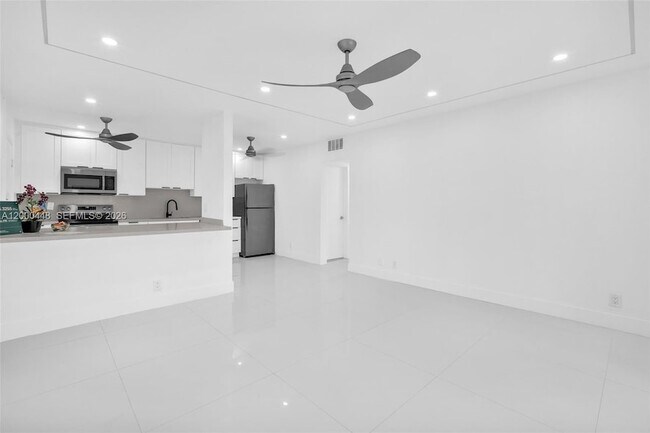 Building Photo - 770 SE 2nd Ave