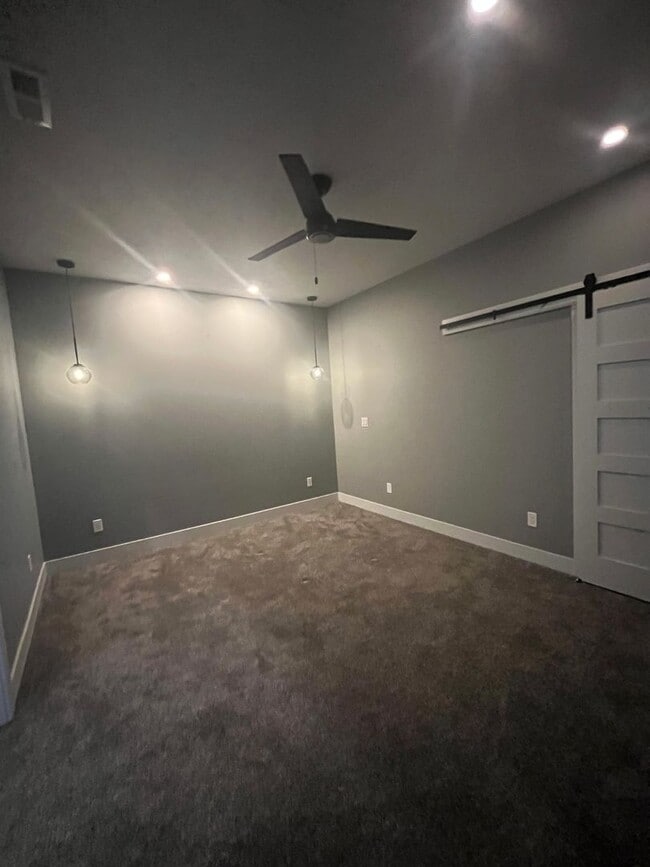 Building Photo - Newly Renovated Condo in Uptown Butte