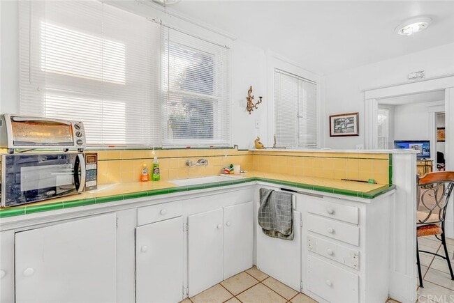 Building Photo - 119 W 21st St