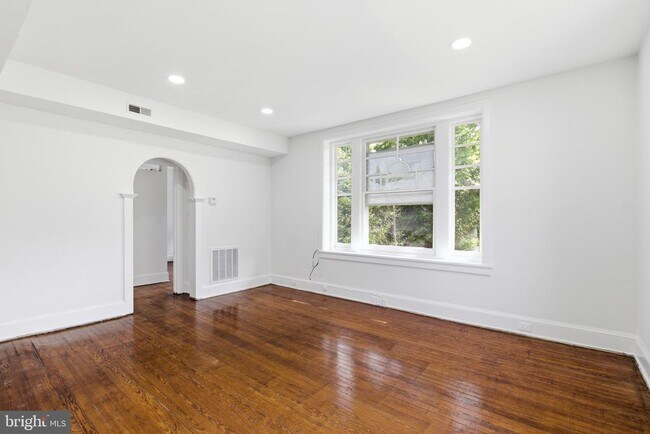 Building Photo - 5939 Drexel Rd