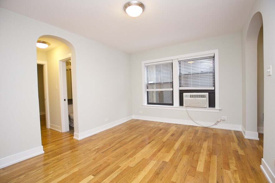 Building Photo - 555 W Arlington