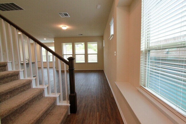 Building Photo - 3651 Sandy Brook Dr