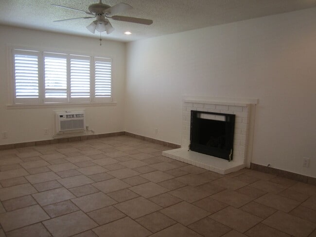 Building Photo - Immaculate 2 Bedroom Loma Linda Duplex