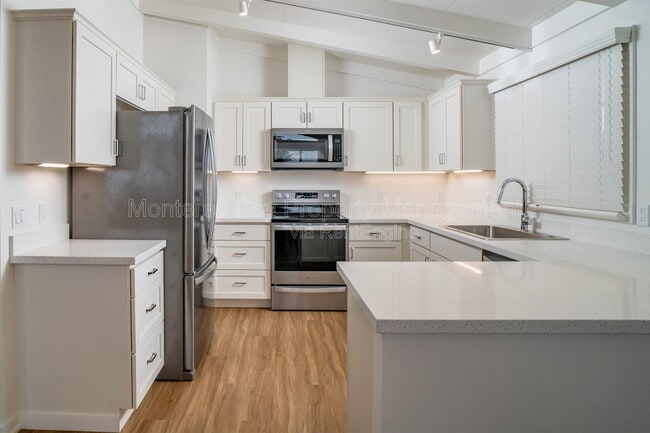 Building Photo - 829 Sea Palm Ave