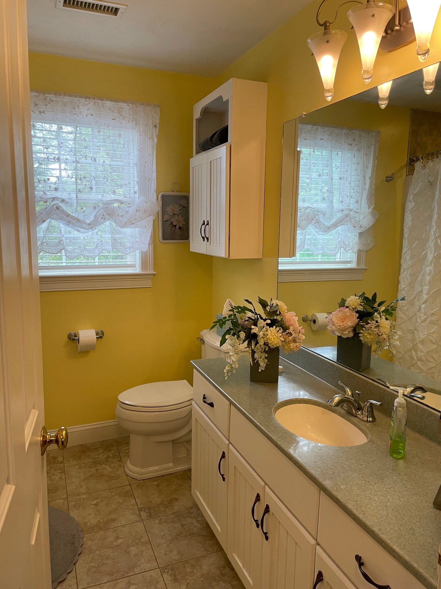 18 Guest Bath - 59 Providence Rd