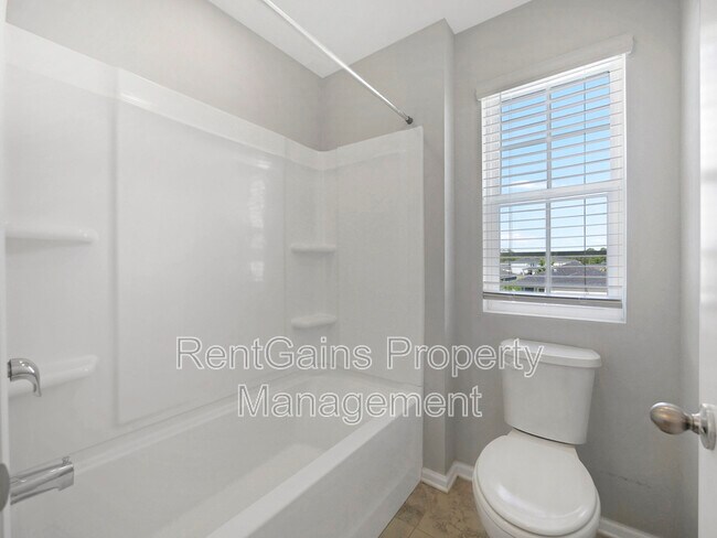 Building Photo - 597 Meadow Ridge Dr