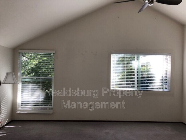 Building Photo - 1304 Foothill Dr