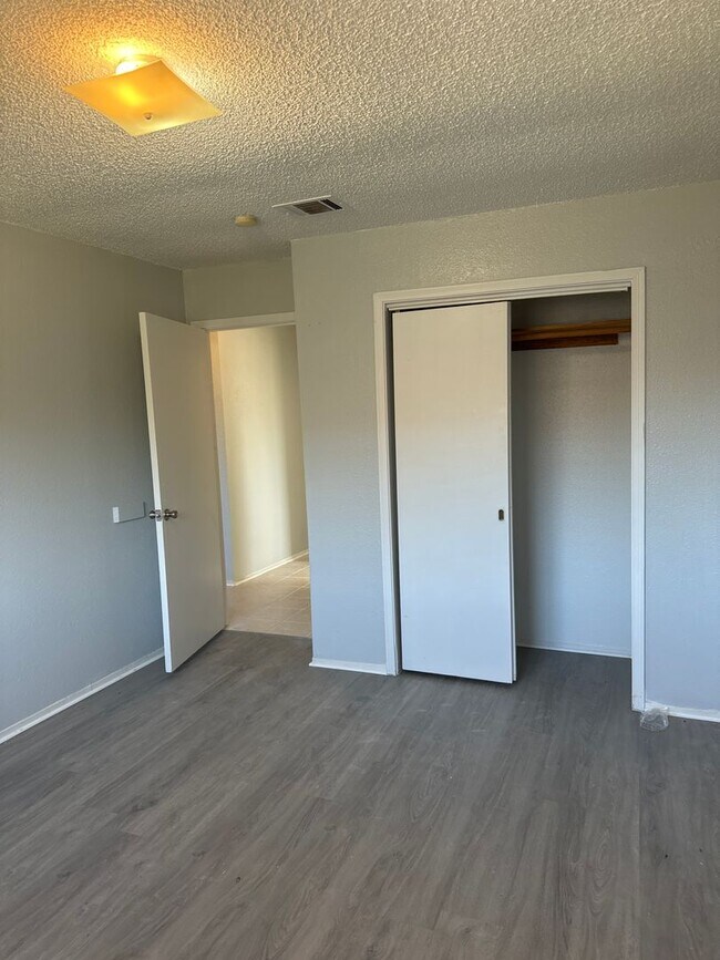 Building Photo - 12814 Greenshire Dr
