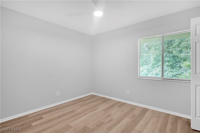 Building Photo - 4627 Bayshore Dr