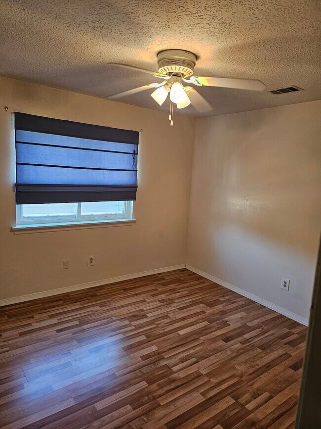 Building Photo - 6315 Seegers Trail Dr