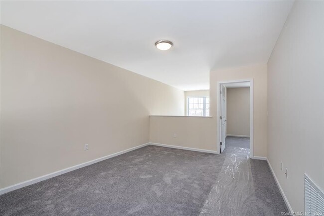 Building Photo - 28 Woodside Dr