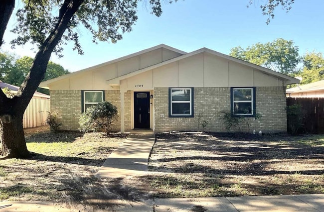Primary Photo - 2709 Clover Valley Dr