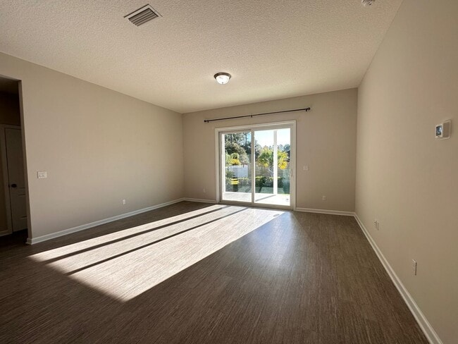 Building Photo - Close to Wildlight, Kingsbay and Fernandina Beach!