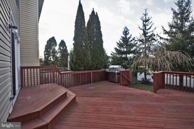 Building Photo - 30 Bridle Ct