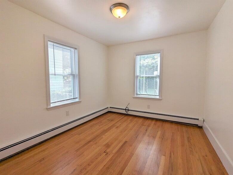 Building Photo - 322 Lowell St