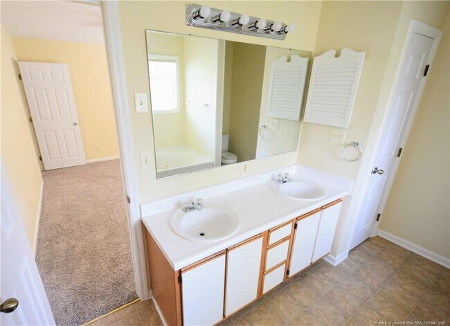 Building Photo - 224 Waterdown Dr