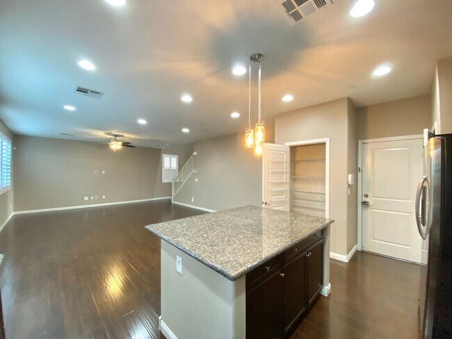 Building Photo - 3621 Vino Biano Ave