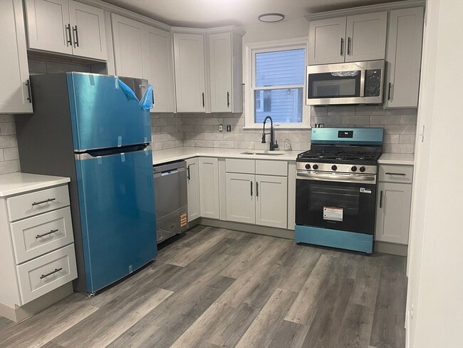 Building Photo - 324 Park St