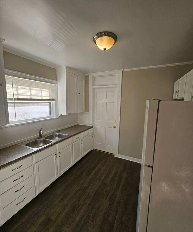 Building Photo - Stylish 2-Bedroom in Kansas City!